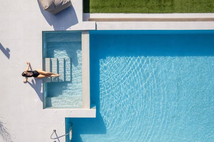 Short Walk to Beach, 2 Villas for Groups/Families! gallery image 2