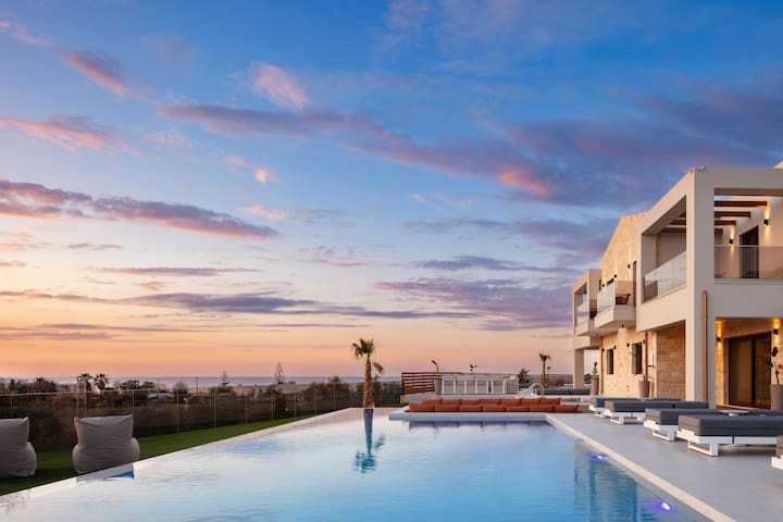 Short Walk to Beach, 2 Villas for Groups/Families!