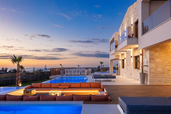 Short Walk to Beach, 2 Villas for Groups/Families! gallery image 3