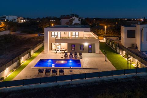 Villa Donata Nin with heated pool