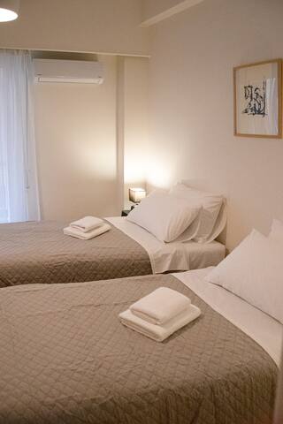 Spacious Modern Apartment in Pagkrati gallery image 3