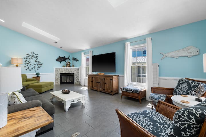 Family-friendly Home W/game Room - Carolina Beach, NC