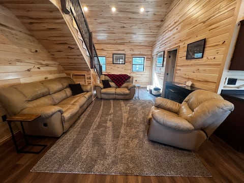 Howta Lodge w/ Sauna on UTV/Snowmobile Trail #8
