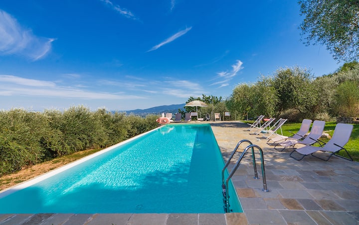 Villa Belvedere , Stunning View - イタリア ルッカ