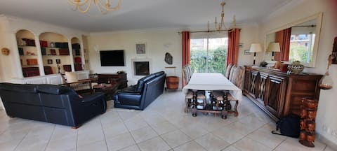 Annonce Airbnb populaire: Family home in the city center à Soustons