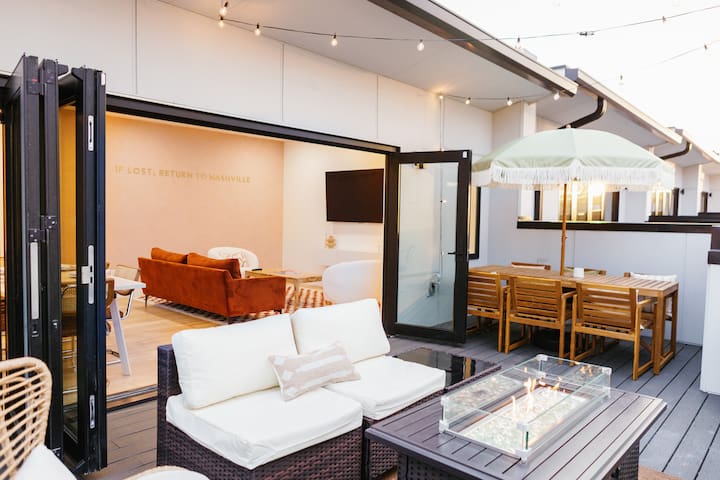 Minutes from Broadway and Nissan Stadium gallery image 2