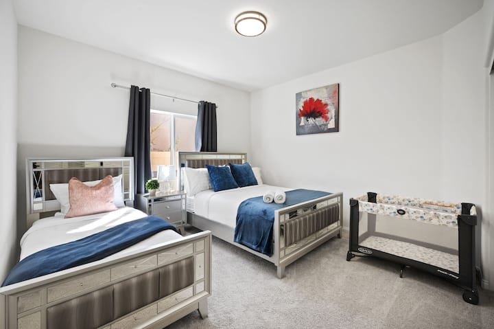 豪華なベッド、モダンなインテリア、エレガントな雰囲気をプラスした明るく風通しの良い隠れ家です！