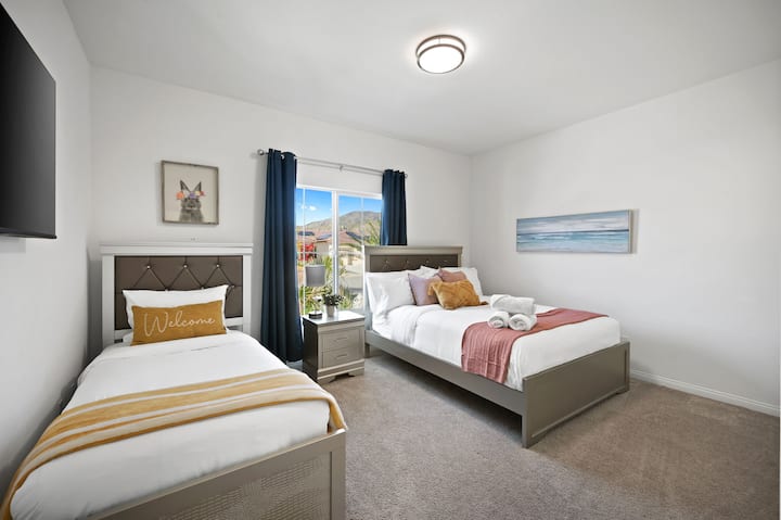 素晴らしい山の景色と遊び心のあるインテリアがあなたを待っています！明るく風通しの良いリゾートです！