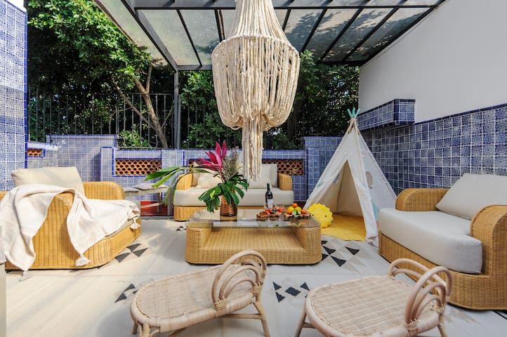 Majestic house two blocks from Parque España