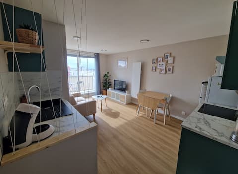Successful Airbnb property: Cozy & bright top floor in Faubourg Nord