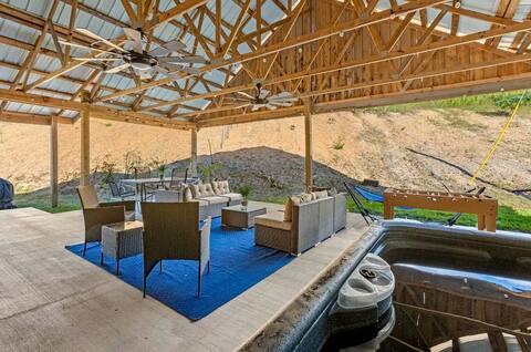 Red River Retreat - WiFi/HotTub