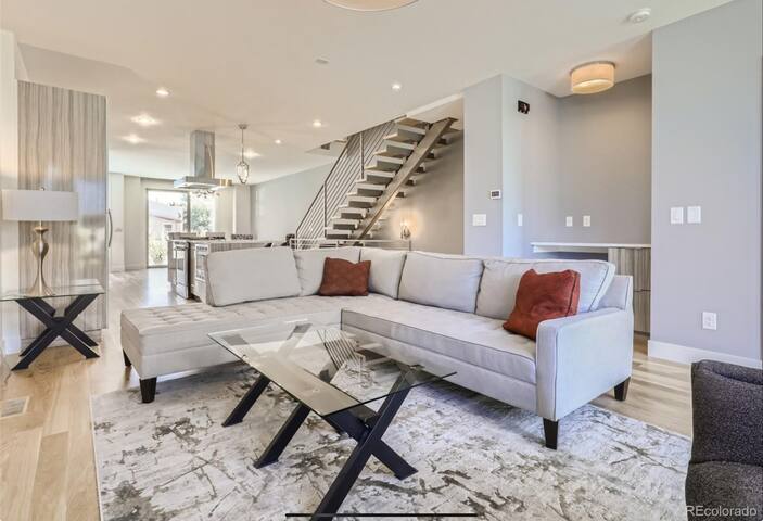 Beautiful 4 story home in LoHi! gallery image 2