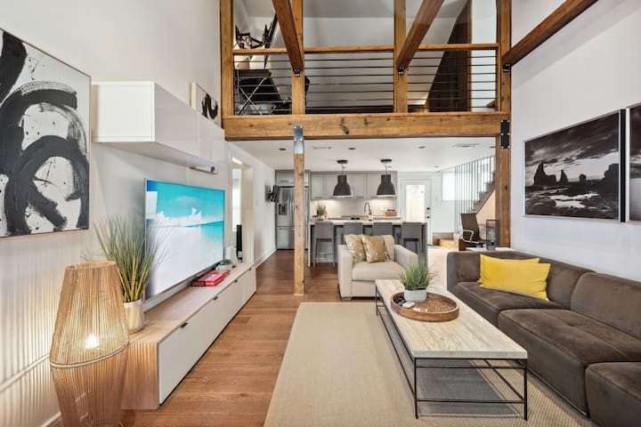 Modern Retreat W/ Outdoor Oasis