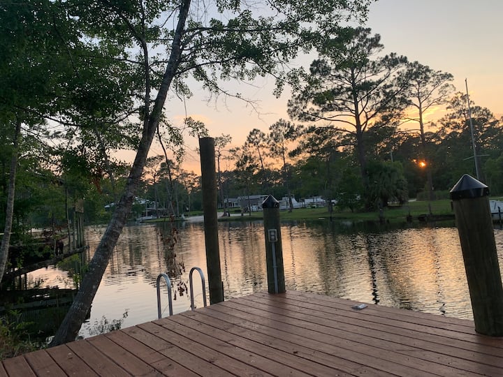 Charming Waterfront Get Away - Foley, AL
