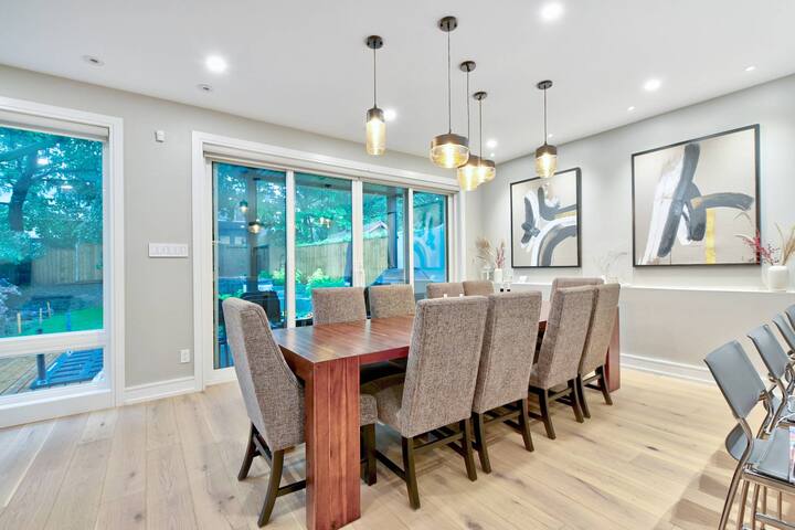 Toronto Bluffs Modern 5 BedHome gallery image 5