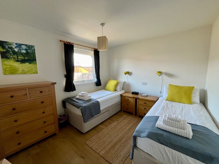 Twin bedroom