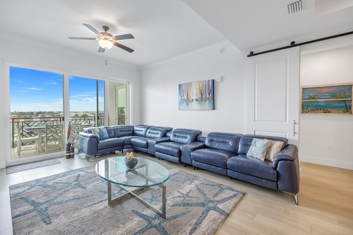 Penthouse Condo| Balcony| Heated Pool| Hot Tub - Madeira Beach, FL