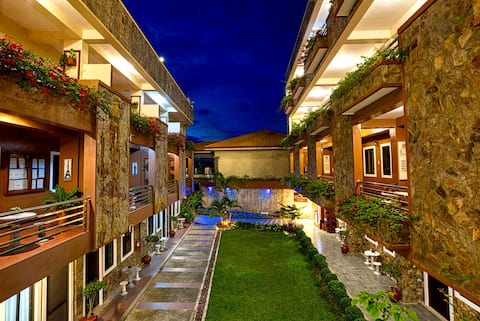 The Spanish House – 1-Bedroom Complete Unit