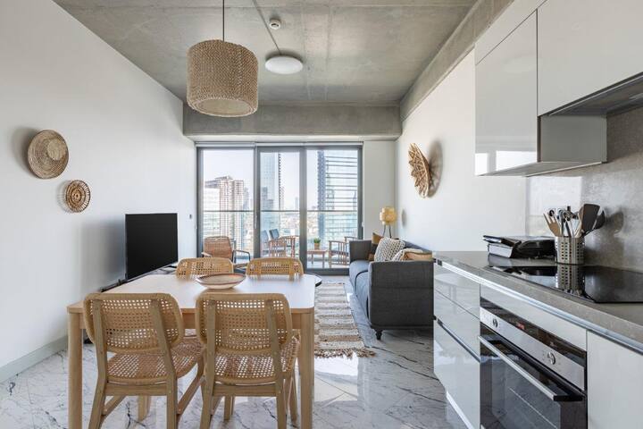 Beautiful Bright 2Bed – Parking+Pool+Terrace! #341 gallery image 4