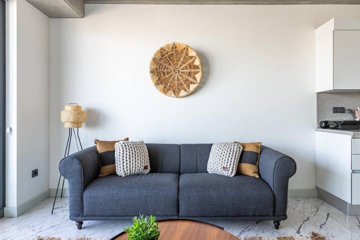 Beautiful Bright 2Bed – Parking+Pool+Terrace! #341 gallery image 3