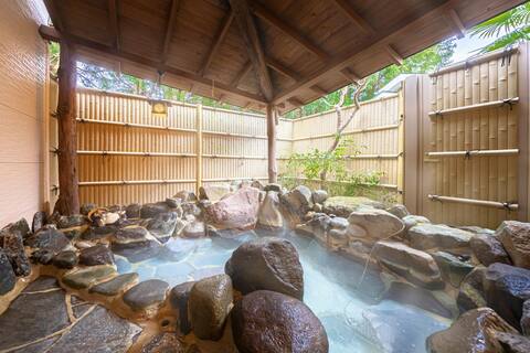 A rental villa in the center of Sengokuhara with open-air hot springs flowing from the source spring