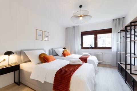120 sqm/9 people/WLAN/2 bathroom