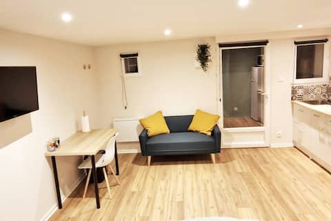 Successful Airbnb property: Cozy studio between Eurexpo and StExupery in Saint Priest