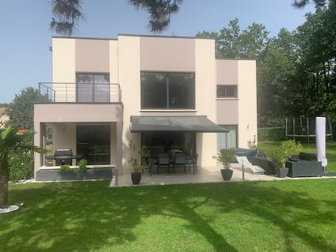 Luxury Villa, Seine/Forest