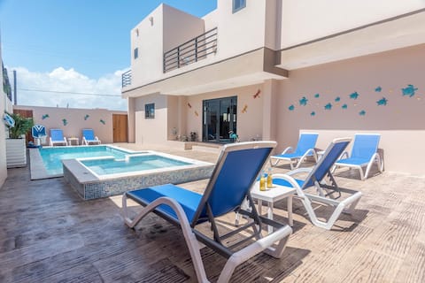 New Villa, Pool & Private Bar, Walk to Palm Beach