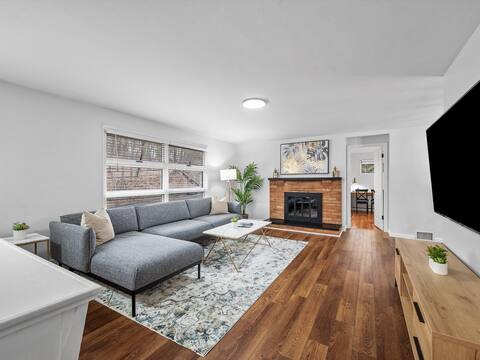 Stylish & Accessible 6Bd Home in Wexford/Pittsburg