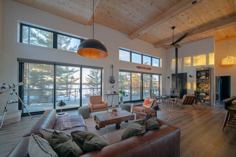 Successful Airbnb property: Cole Lake House | Hot Tub & Sauna in Central Frontenac