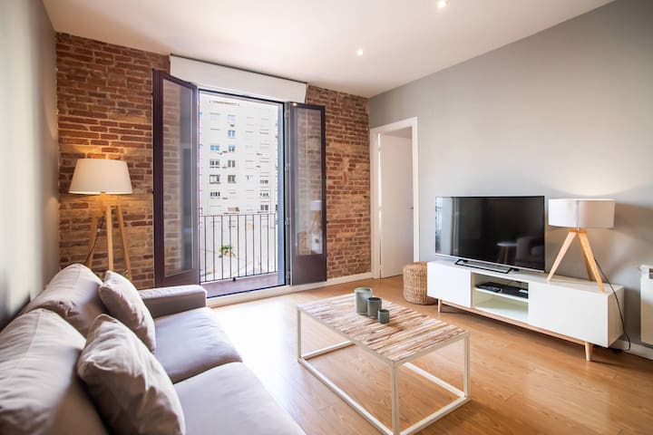 24mal1073-Marvellous 2BR flat near Sagrada Familia
