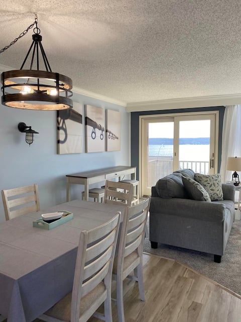 Sunset Shores: Lakefront Condo in Mayville (AC)