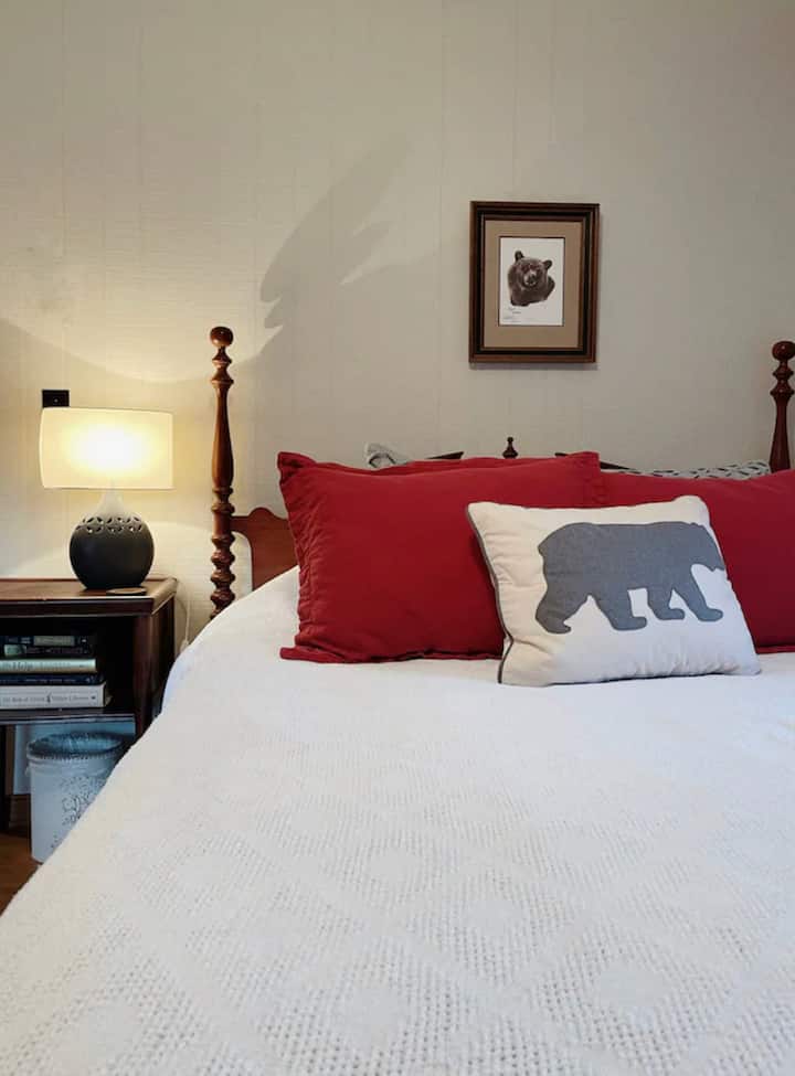 Dormitorio queen en el primer piso.