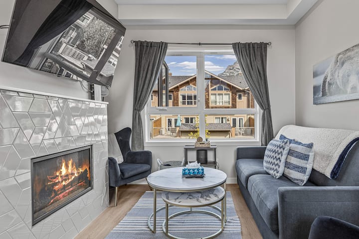 Sky Mtn Resort- Private Garage, Hot Tub, Pool - Canmore
