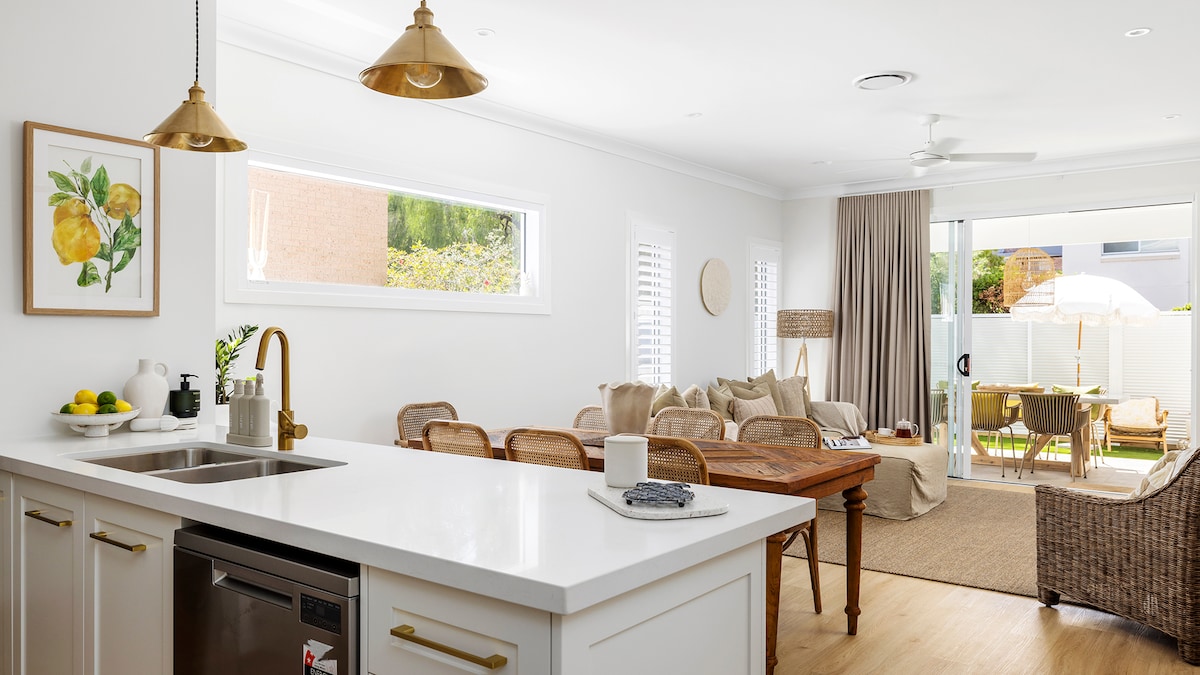 Top Airbnb: Onda at Shoal Bay Beach in Nelson Bay