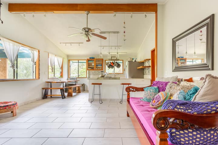 Bali stil två enkelsängar som kan användas som extrasäng.