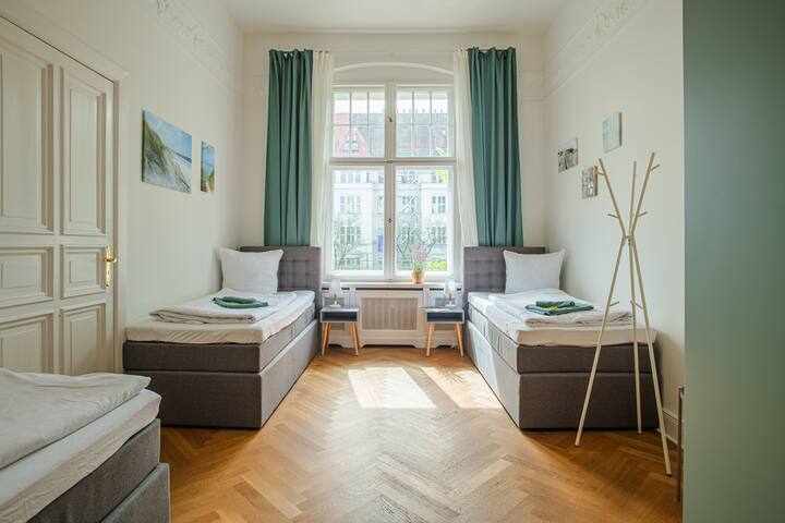 K13.4 by Rockchair | Cozy Family Apt 3 BR 2 Bth gallery image 5