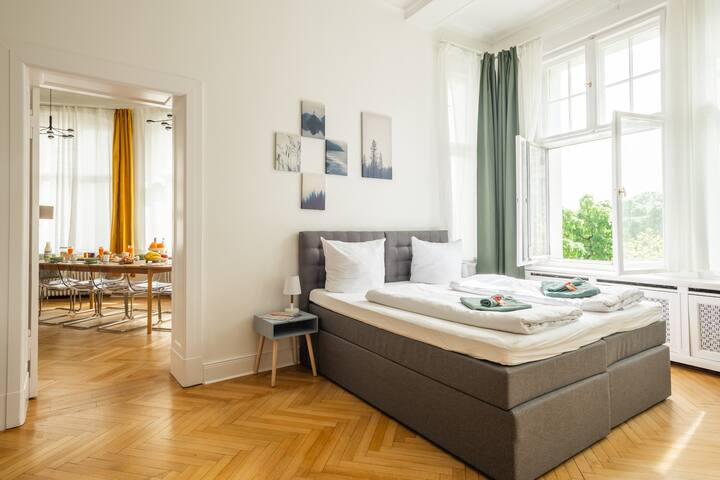 K13.4 by Rockchair | Cozy Family Apt 3 BR 2 Bth gallery image 3