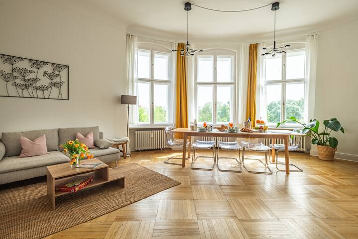 K13.4 by Rockchair | Cozy Family Apt 3 BR 2 Bth gallery image 2