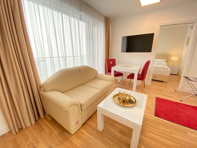 Steiner Residences Rembrandt Garden Suite