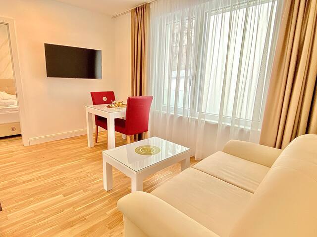 Steiner Residences Rembrandt Garden Suite gallery image 4