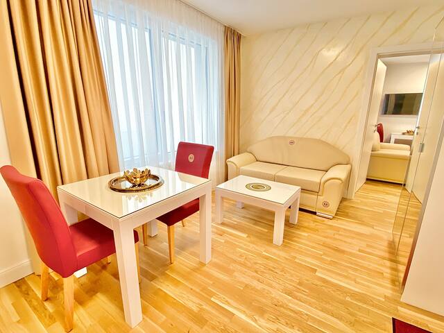 Steiner Residences Rembrandt Garden Suite gallery image 5