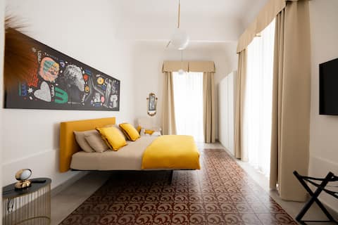 Annuncio Airbnb popolare: B. Stay Design Apartment Theatre View City Center a Catania