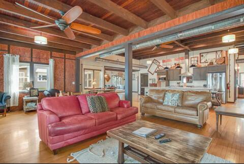 WOW! 13br 5ba Home Catfish Lake, Eagle River Chain