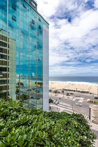 Apt com vista em Copacabana com 3 quartos Posto 3
