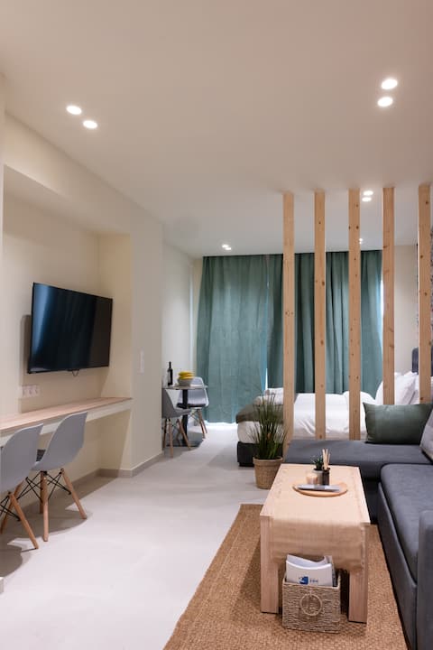 Top performing Airbnb: Monastiraki Studio with Patio in ψυρρη κουμουνδουρου