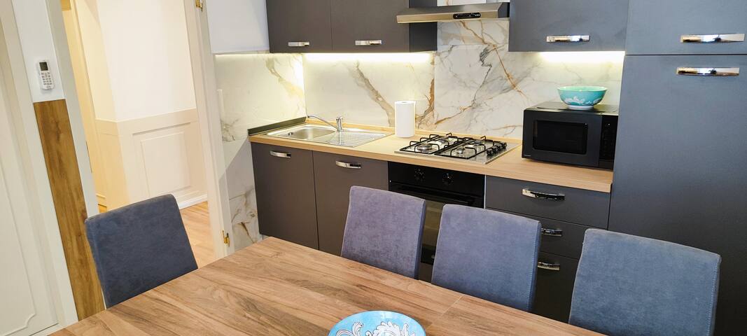 Oliver gallery image 5