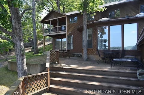 Lakeside Gem: Groups Welcome!
