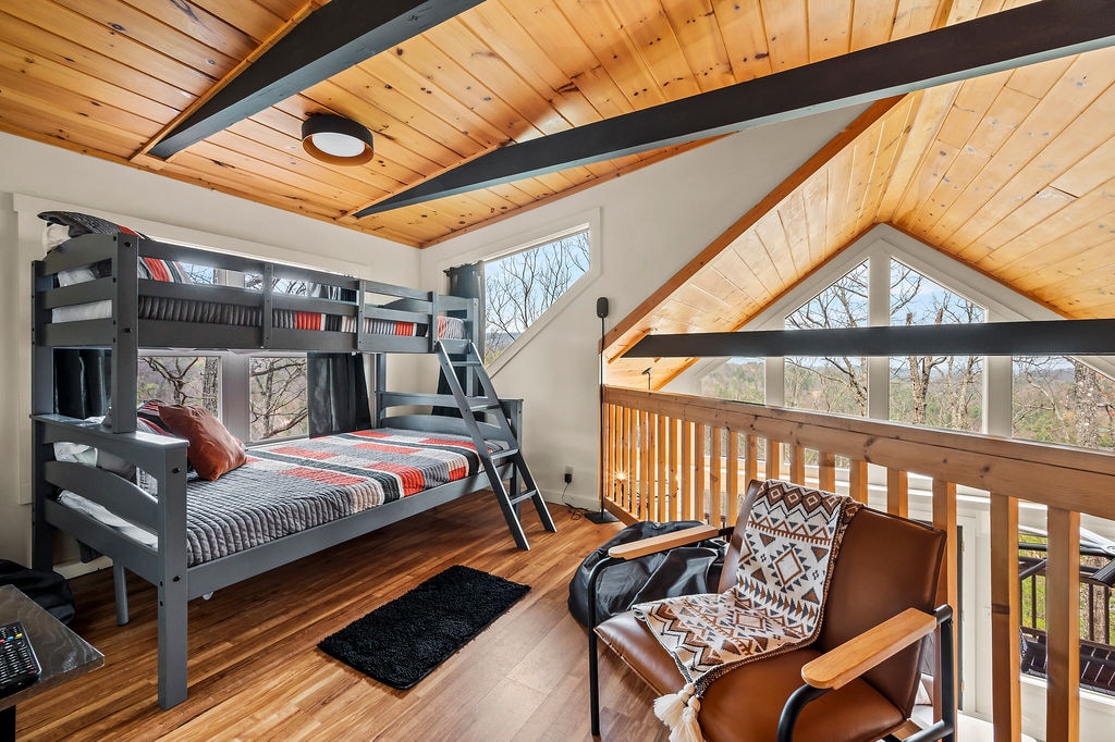 El emocionante área de literas también se encuentra arriba en el nivel superior.